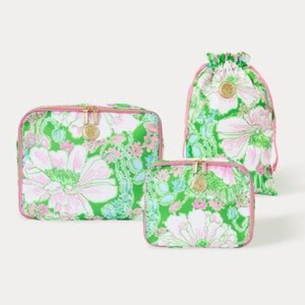 BNWT Lilly Pulitzer Packing Cube Set & Shoe Bag
Color:  Putting Green Poppyland